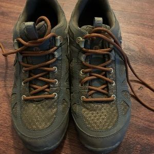 Women’s Merrell hiking boots!
